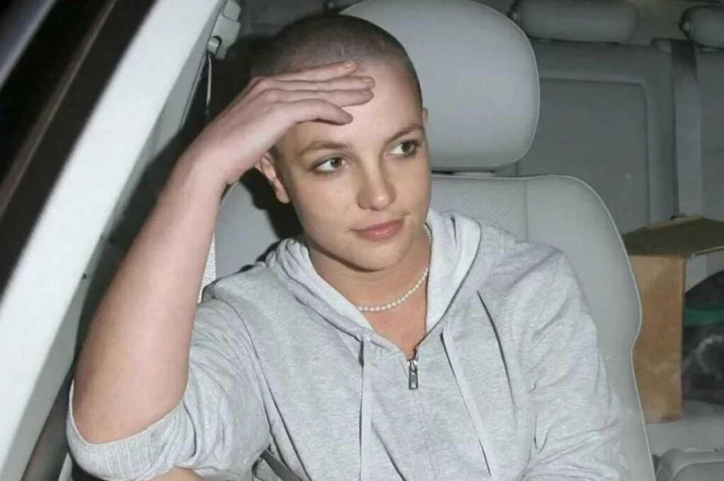 Britney Spears careca.