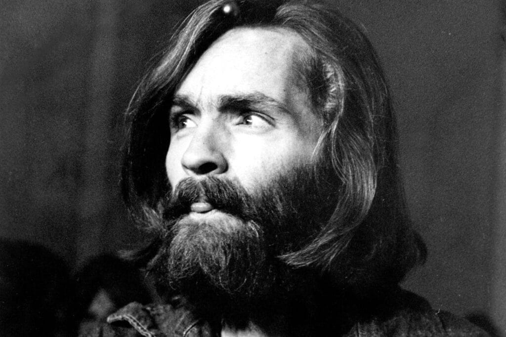 CHarles Manson, o terrível assassino da década de 60.