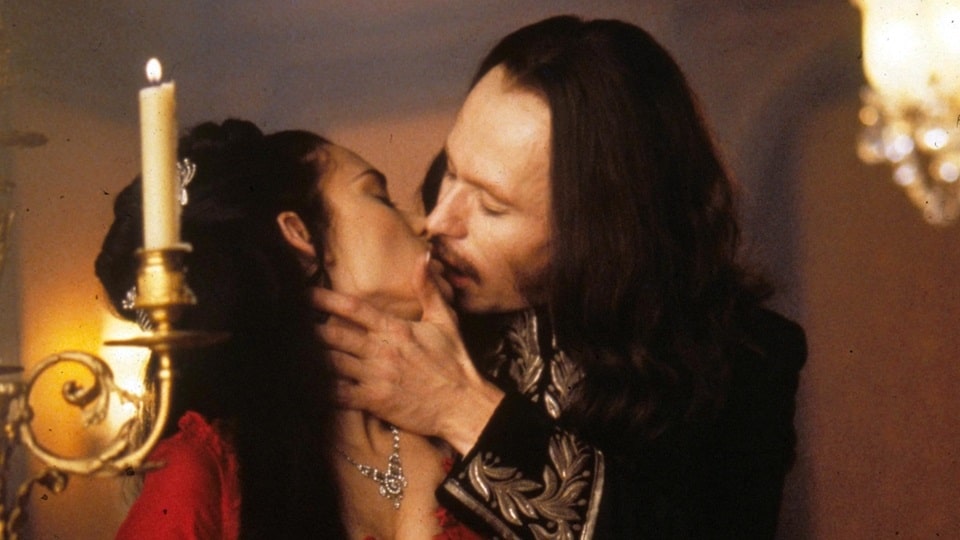 Casal romântico do filme.